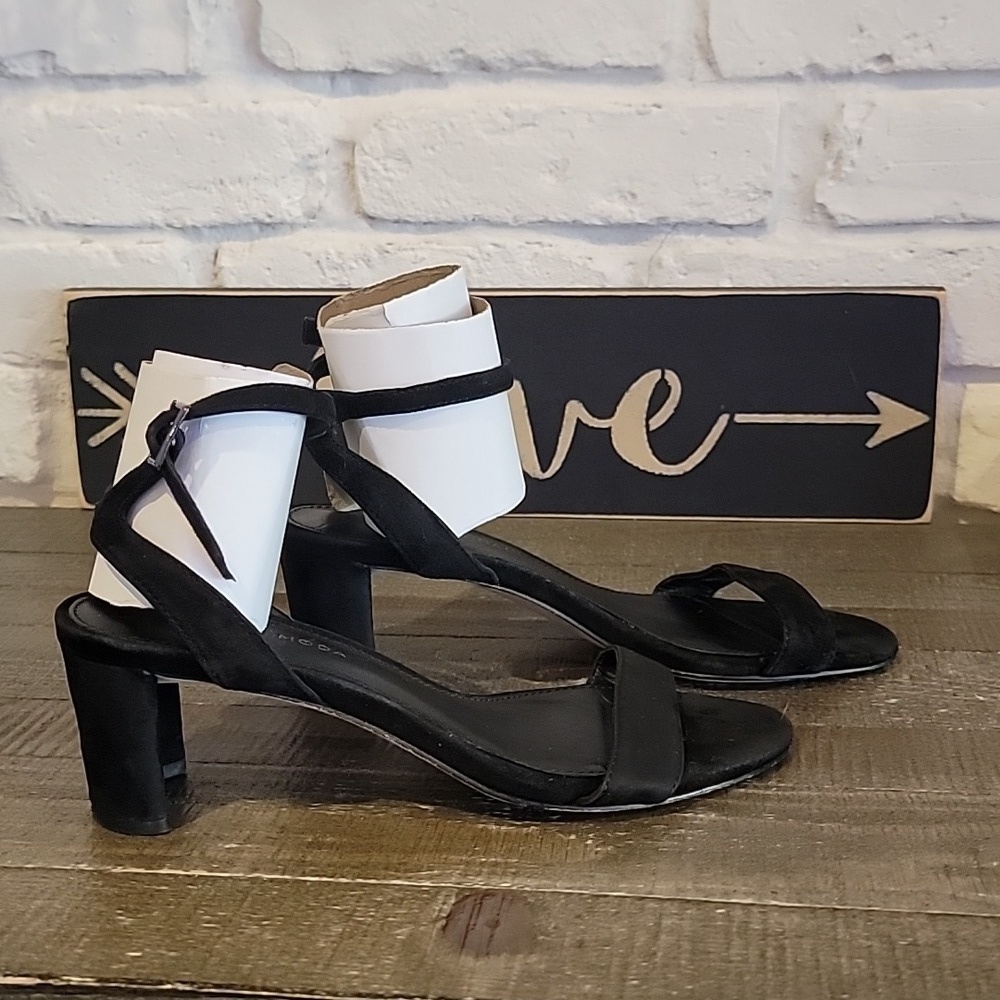 Womens Pelle Moda suede heels